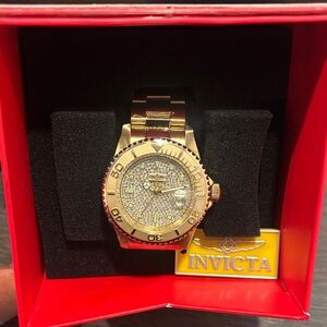 Invicta Men’s Pro Diver Gold Timepiece with Crystal Details